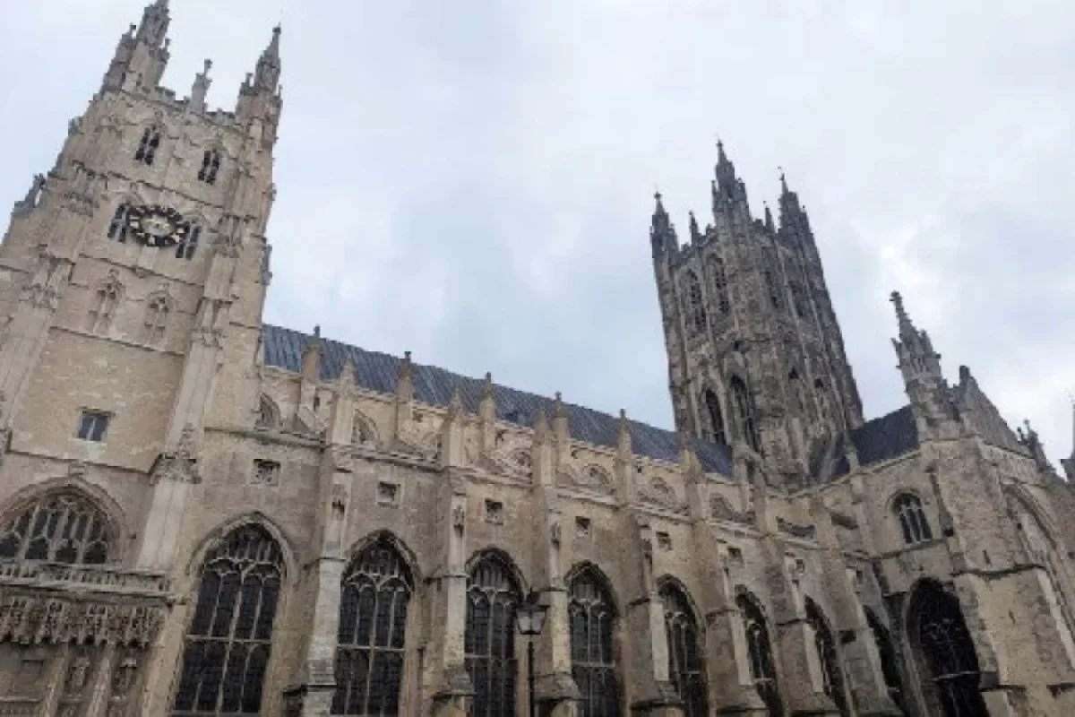 İngiltərə Kilsəsinə ilk dəfə qadın arxiyepiskop təyin edildi - Foto