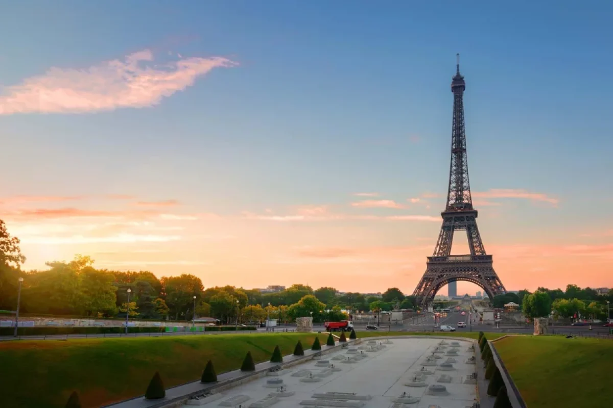 Eyfel qülləsi bağlandı