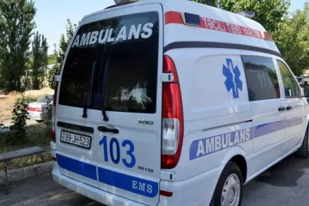 Bərdədə avtomobil kanala AŞDI - Sürücü xəsarət aldı - Video - Yeniləndi