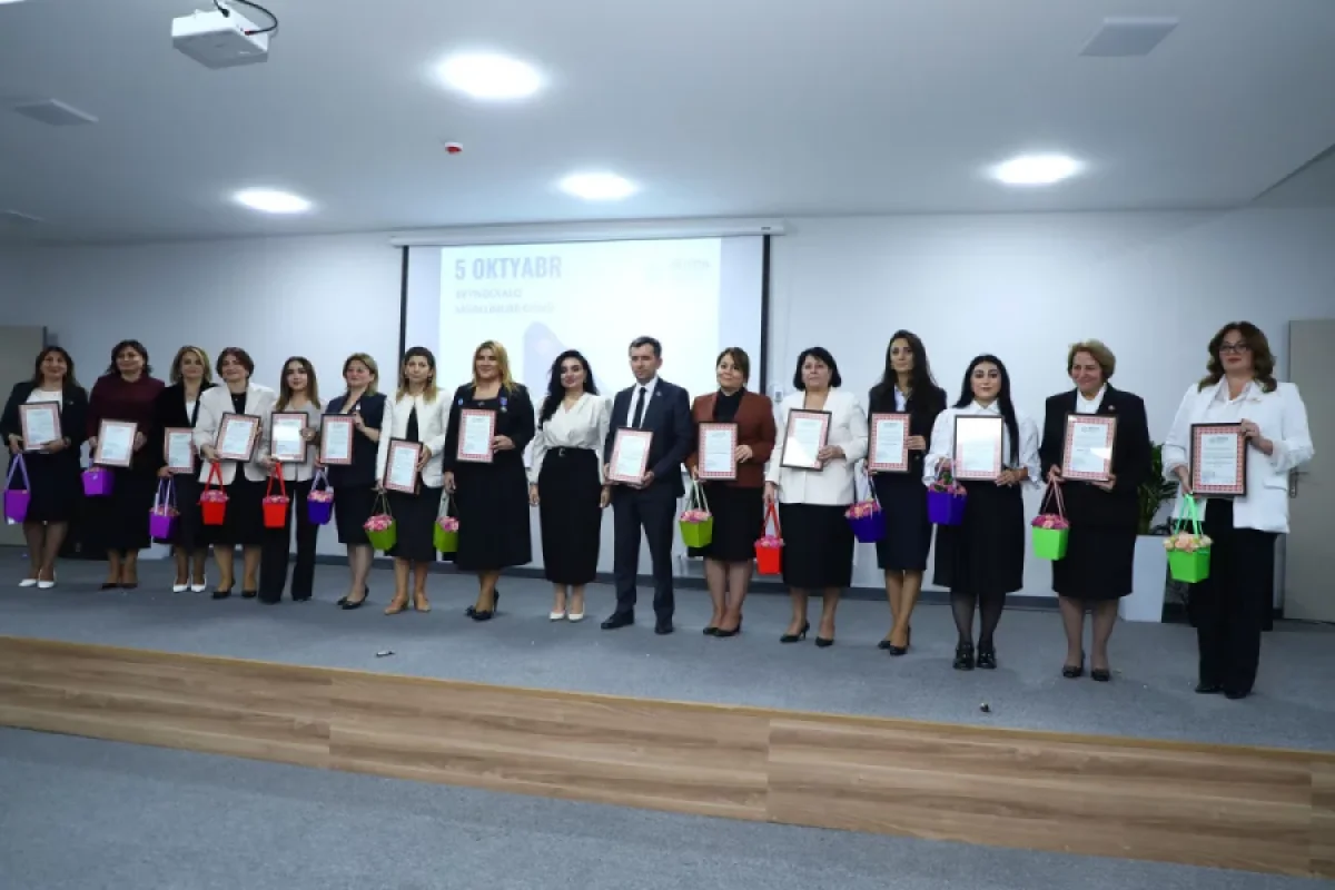 Paytaxt müəllimləri təltif edildi - Fotolar