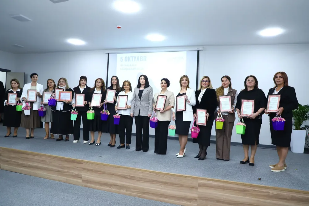 Paytaxt müəllimləri təltif edildi - Fotolar