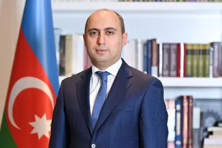 Nazir müəllimləri - təbrik etdi