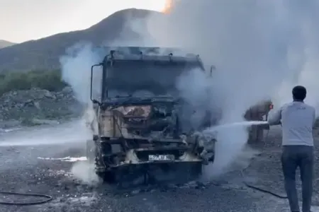 Zəngilanda yük maşını yandı - FOTO