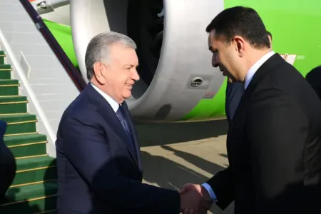 Mirziyoyev Qəbələdə belə qarşılandı - Foto