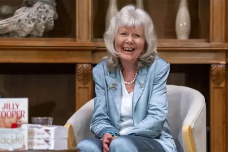 Məşhur yazıçı 88 yaşında vəfat etdi