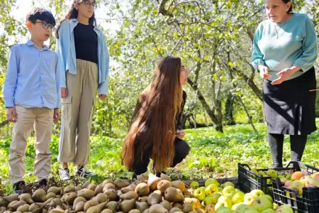 Arzu Əliyeva şamaxılı ailənin qonağı oldu - Fotolar