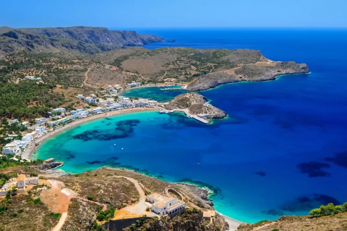 Pulsuz ev və aylıq maaş təklifi: Bu ada yeni sakinlər axtarır