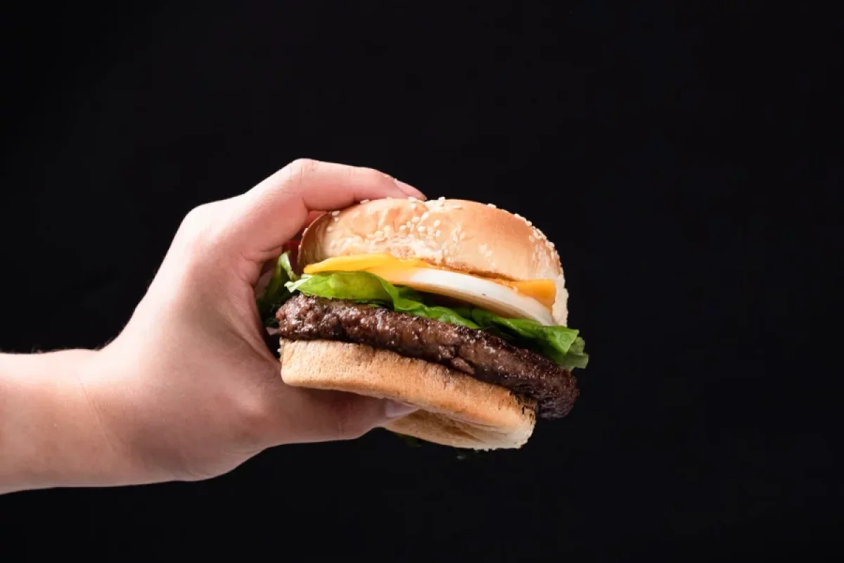 İspaniyada 15.000 dollarlıq hamburger: Yemək üçün dəvət almaq şərtdir