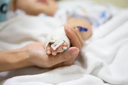 Atası tərəfindən şiddətə məruz qalan - azyaşlının vəziyyəti açıqlandı - Foto