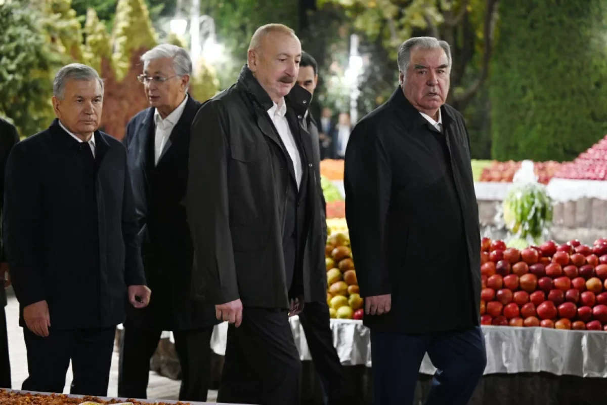 Prezident Düşənbədə qeyri-rəsmi şam yeməyində iştirak edir - Fotolar