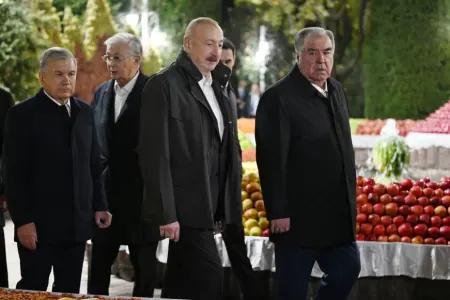 Prezident Düşənbədə qeyri-rəsmi şam yeməyində iştirak edir - Fotolar