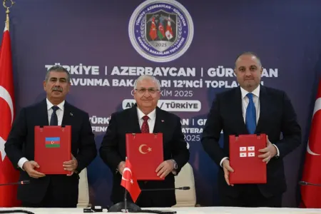 Müdafiə nazirlərinin üçtərəfli görüşü keçirildi