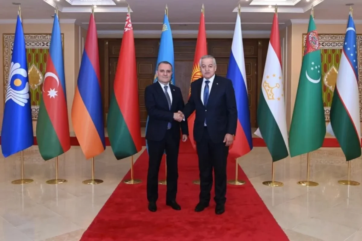 Ceyhun Bayramov tacikistanlı həmkarı ilə görüşdü