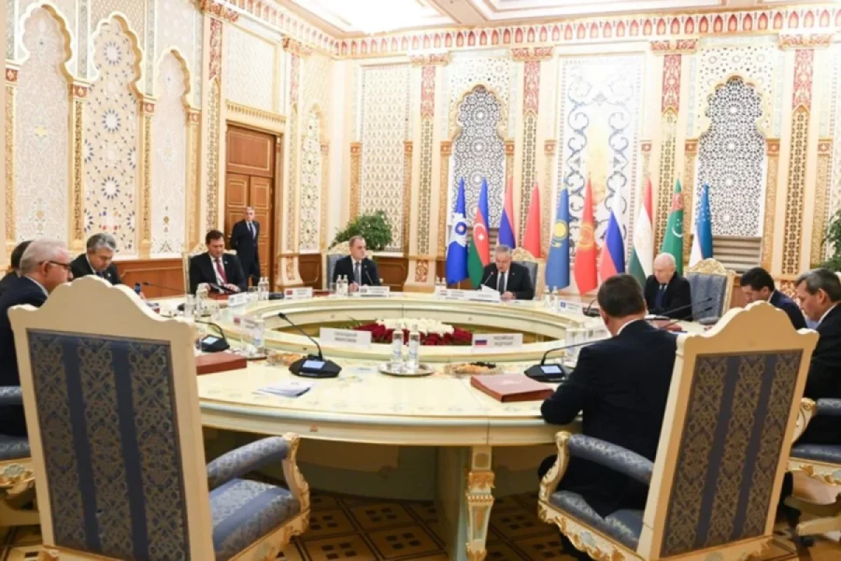 Ali diplomatlar Düşənbədə görüşdü - Foto