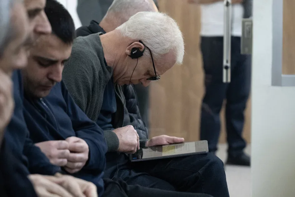 Əsirlərimizə verilən işgəncələrə baxırlar... - Fotolar