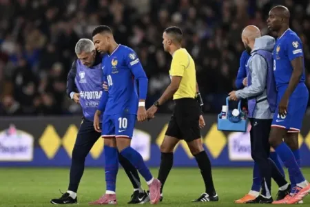 Mbappe millinin düşərgəsini tərk etdi - Foto
