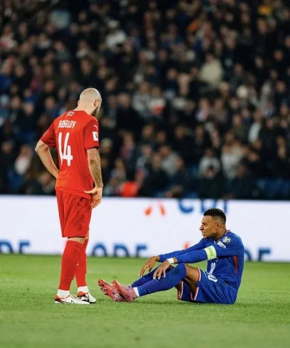 Mbappe millinin düşərgəsini tərk etdi - Foto