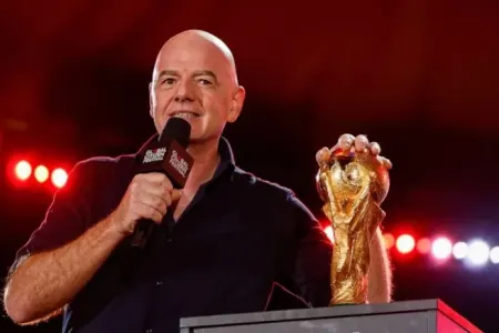 Futbol təqvimi yenidən alt-üst olur: - FIFA prezidenti “pulu seçdi”