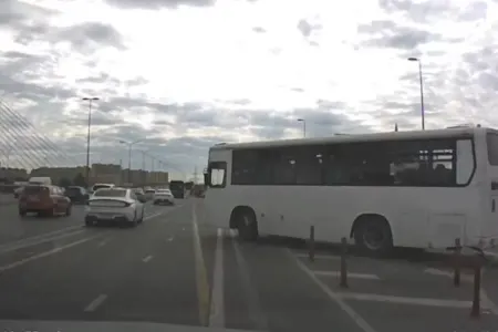 Qaydaları kobud şəkildə pozub sərnişinləri təhlükəyə atdı - Video