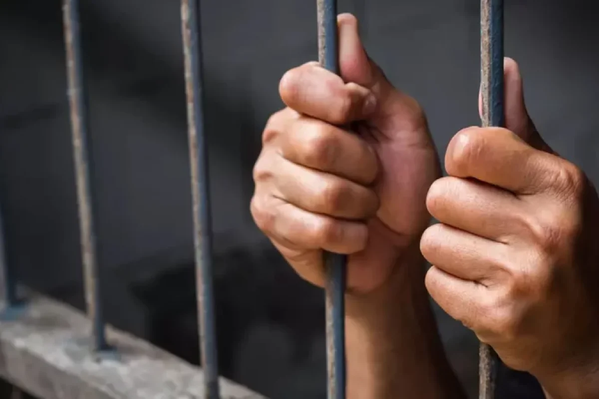 Bakıda üç nəfər işlədiyi şirkətdən oğurluq etdi