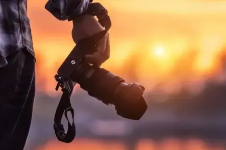 Bakının mərkəzində qanunsuz ticarət: - Fotoqraf həbs edildi