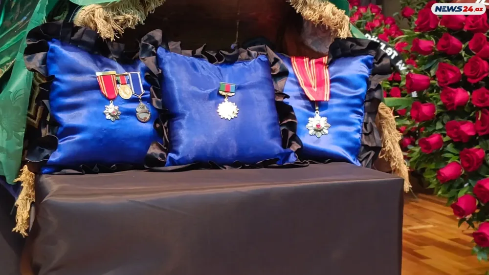 Prezident və xanımı vida mərasiminə əklil göndərdi - Foto