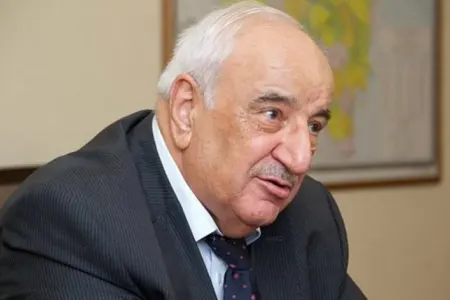 Abid Şərifov insult keçirdi