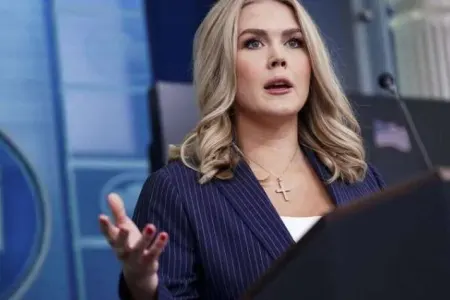 Ağ Evin mətbuat katibindən jurnalistə kobud cavab: Sənin anan...