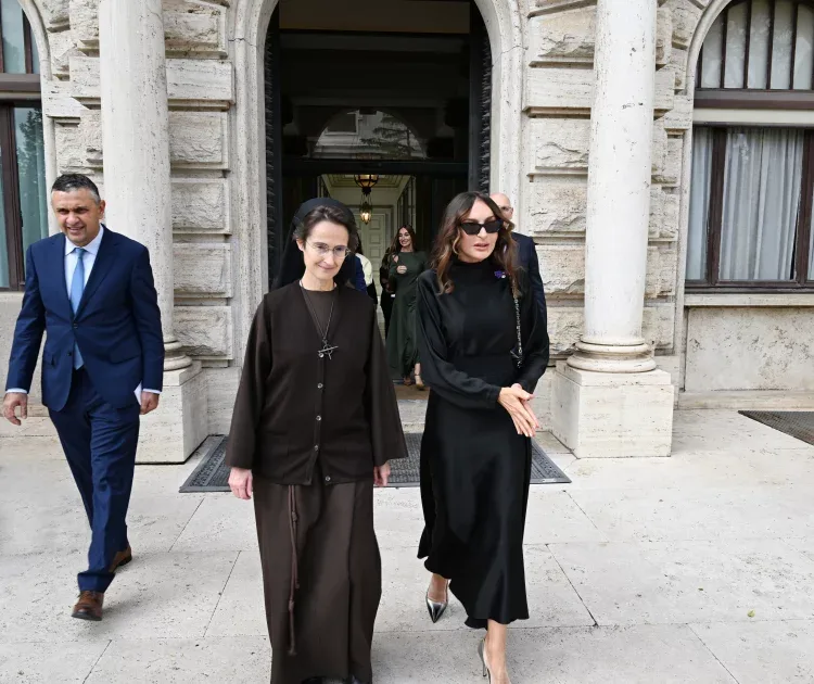 Prezident ailəsi Vatikan bağlarında - Fotolar