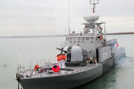 İran hərbi gəmiləri Bakı limanını tərk etdi - Fotolar