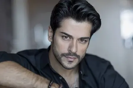 “Ölkədən köçür” iddialarına cavab verdi