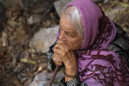 “Bəlkə hiss edirlər ki, qızları gəlir...” - Video