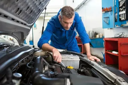 Maşın təmir edərkən faciəvi şəkildə öldü