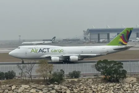 Təyyarə dənizə düşdü, 2 nəfər öldü – Bu ölkədə - Video