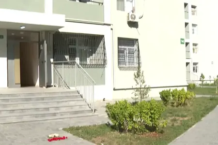 Nənəsi ona çatanadək eyvana çıxaraq yıxılıb... - Video