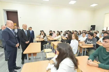 Emin Əmrullayev və Erol Özvar Türkiyə–Azərbaycan Universitetində tələbələrlə görüşüblər