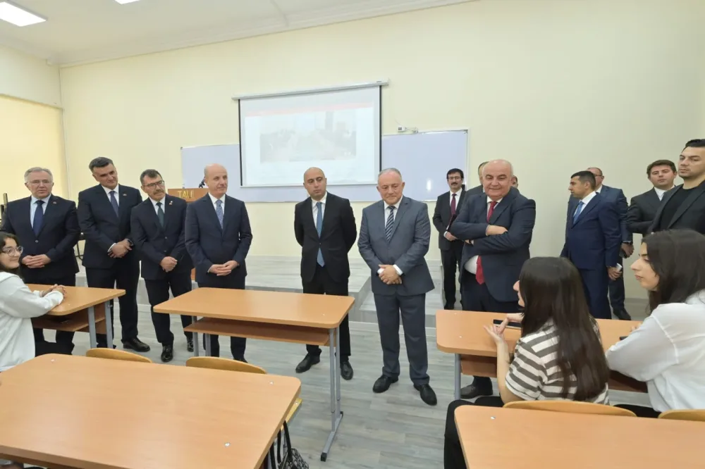 Emin Əmrullayev və Erol Özvar Türkiyə–Azərbaycan Universitetində tələbələrlə görüşüblər