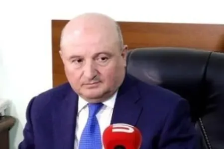 Gümrünün meri həbs edildi