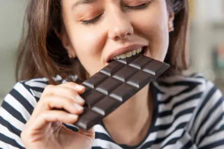 Yatmazdan əvvəl şokolad yemək yuxunu poza bilər