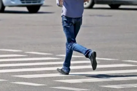 Bakıda maşın skuter idarə edən şəxsi vurdu - Video