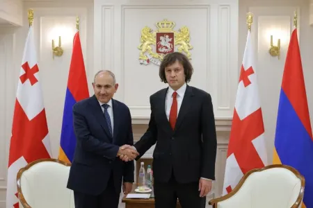 Kobaxidze Paşinyanla regional məsələləri müzakirə etdi