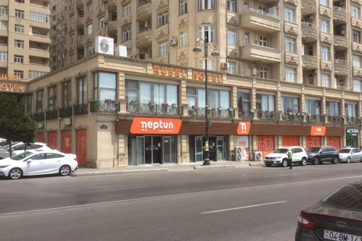 “Neptun” marketdən şikayət: “Məhsulların üzərində böcəklər gəzir”