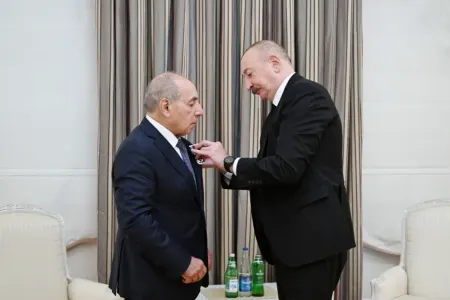 Prezident Yaqub Eyyubova “İstiqlal” ordenini təqdim etdi - Fotolar