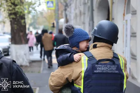 Xarkovda uşaq bağçası vuruldu - Video