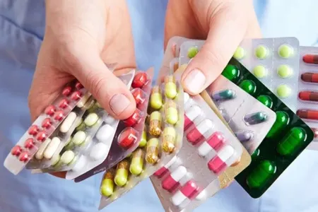 Dərmanların adlarının xidmətlər zərfinə daxil edilməsi meyarları təsdiqləndi