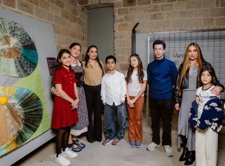 Leyla Əliyeva Əminə ilə sərgidə... - Fotolar