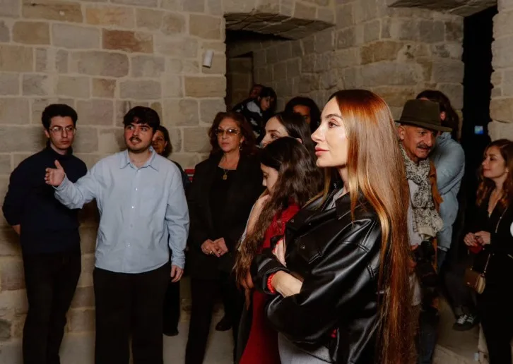 Leyla Əliyeva Əminə ilə sərgidə... - Fotolar