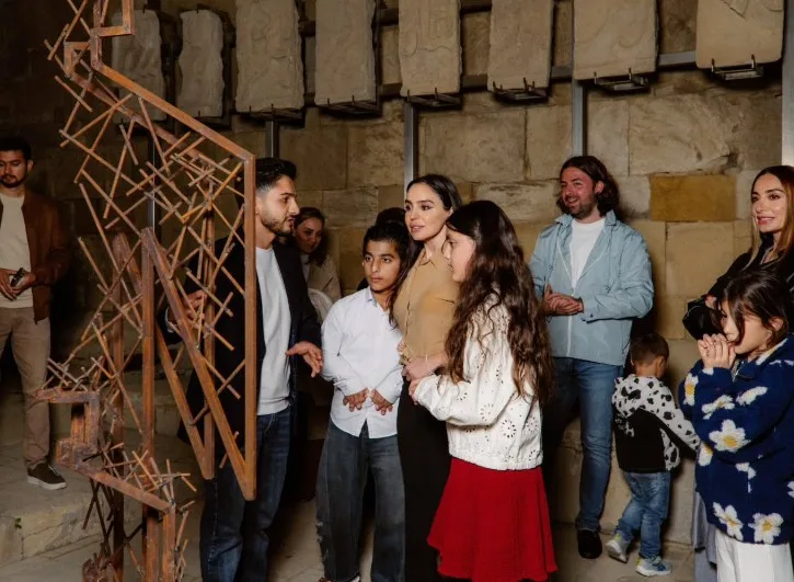 Leyla Əliyeva Əminə ilə sərgidə... - Fotolar