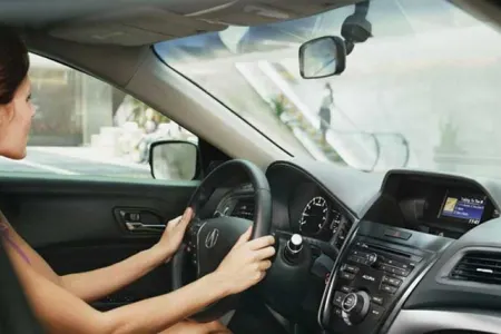 Məşhur müğənni sərxoş halda maşın sürdü, qəzaya düşdü