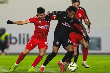 "Sabah"-"Araz-Naxçıvan" oyununda heç-heçə oldu